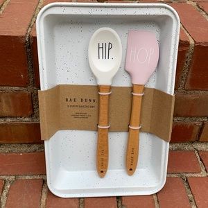 Rae Dunn 3 Piece Baking Set NWT